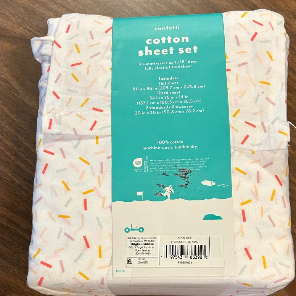 Pillowfort Confetti Cotton Sheet Set - White with Multicolor Sprinkles - Picture 5 of 8